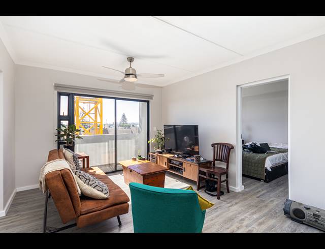 1 BEDROOM APARTMENT FOR SALE IN TABLE VIEW